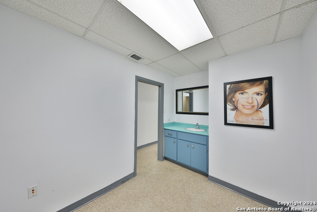 Listing photo id 36 for 2404 Commercial