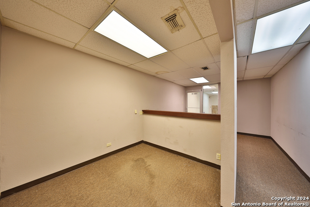 Listing photo id 41 for 2404 Commercial