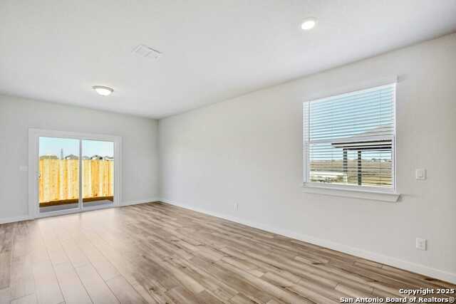 Listing photo id 10 for 736 Langston Lane