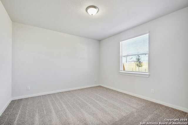 Listing photo id 11 for 736 Langston Lane