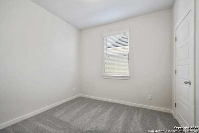 Listing photo id 16 for 736 Langston Lane