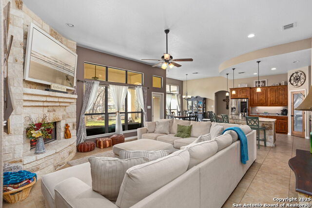 Listing photo id 8 for 309 Hickory Trail