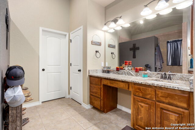 Listing photo id 16 for 309 Hickory Trail