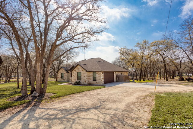 Listing photo id 0 for 309 Hickory Trail