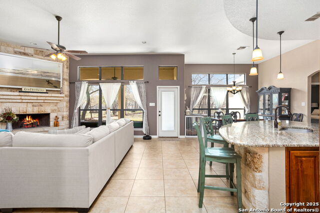 Listing photo id 4 for 309 Hickory Trail