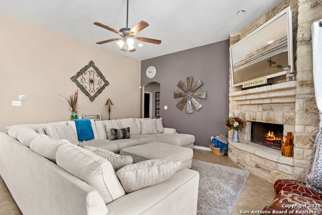 Listing photo id 6 for 309 Hickory Trail
