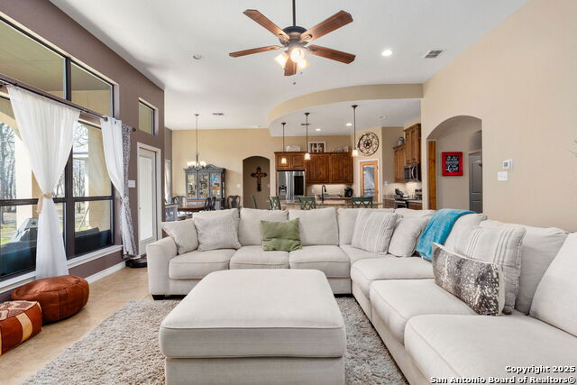 Listing photo id 7 for 309 Hickory Trail