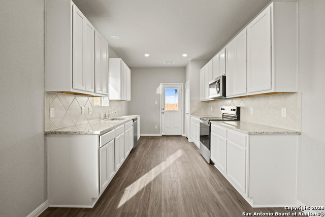 Listing photo id 2 for 10303 Eve Gardens