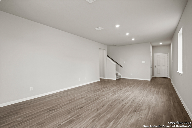 Listing photo id 4 for 10303 Eve Gardens