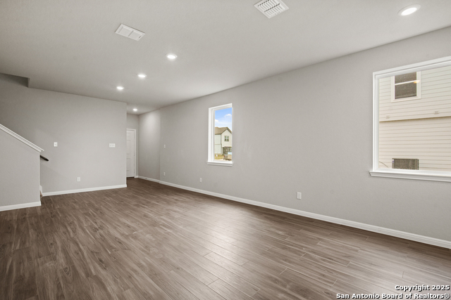 Listing photo id 5 for 10303 Eve Gardens