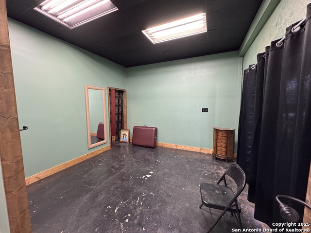 Listing photo id 3 for 4451 Walzem