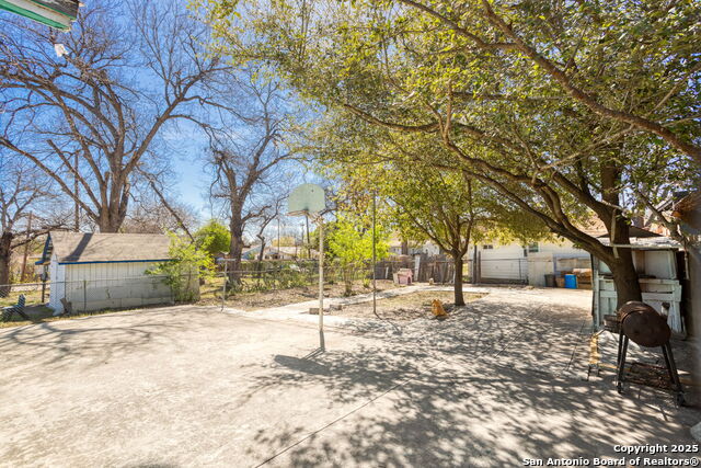 Image 17 of 19 For 122 Glass  