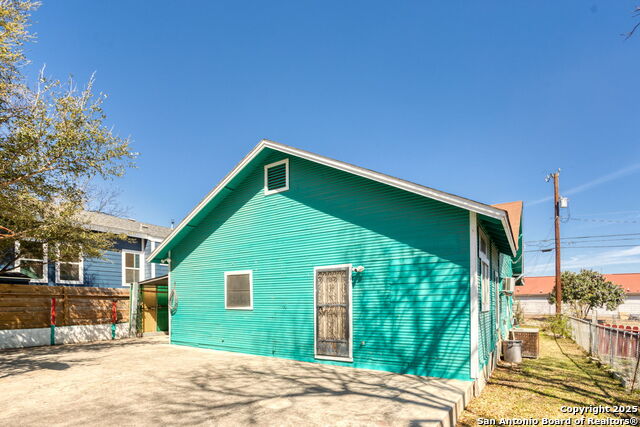 Image 18 of 19 For 122 Glass  