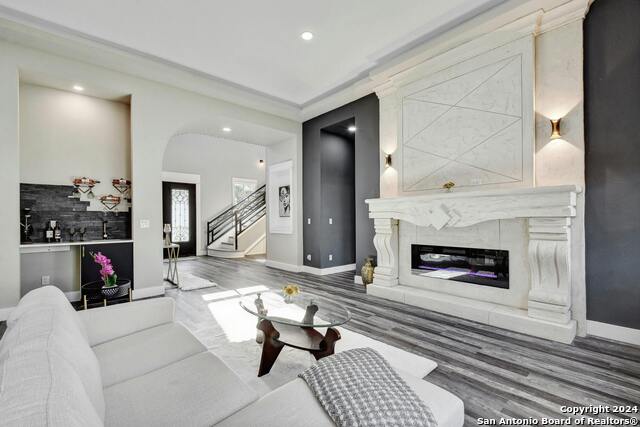 Image 3 of 30 For 131 Friendlywood Dr