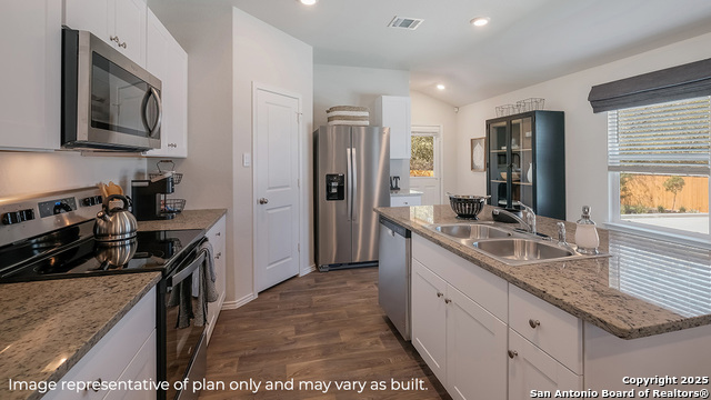 Listing photo id 7 for 5827 Cripps Pink