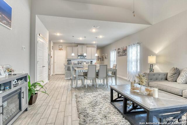Listing photo id 7 for 7256 Yucca Place