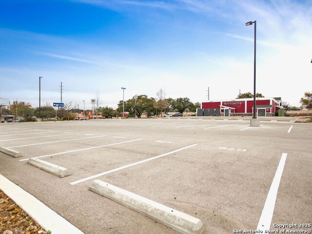Listing photo id 8 for 4545 Centerview