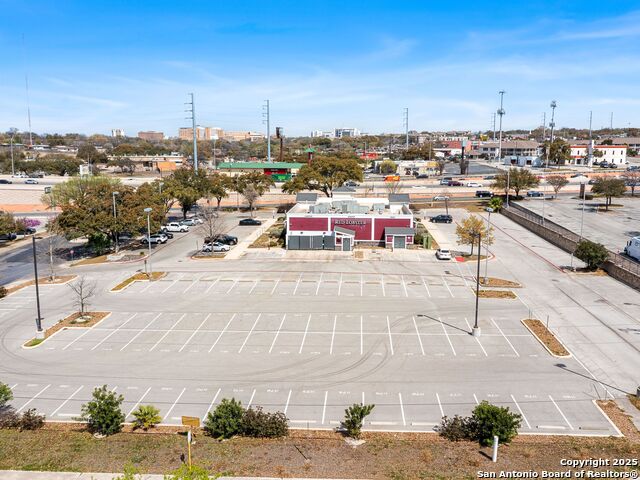 Listing photo id 0 for 4545 Centerview