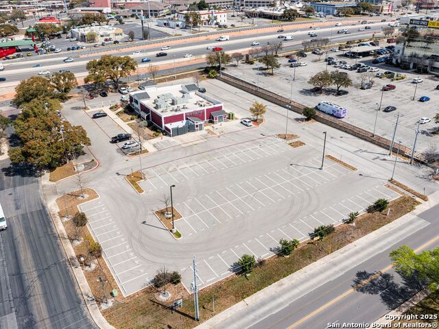Listing photo id 1 for 4545 Centerview