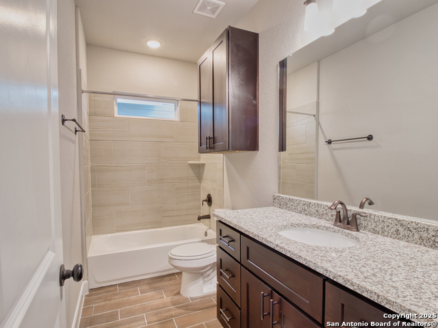 Image 31 of 51 For 2202 Virginia Blvd, Unit 201