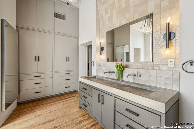 Image 11 of 32 For 212 Madison 7