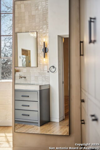 Image 16 of 32 For 212 Madison 7