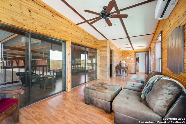 Image 18 of 53 For 728 Upper Moffett