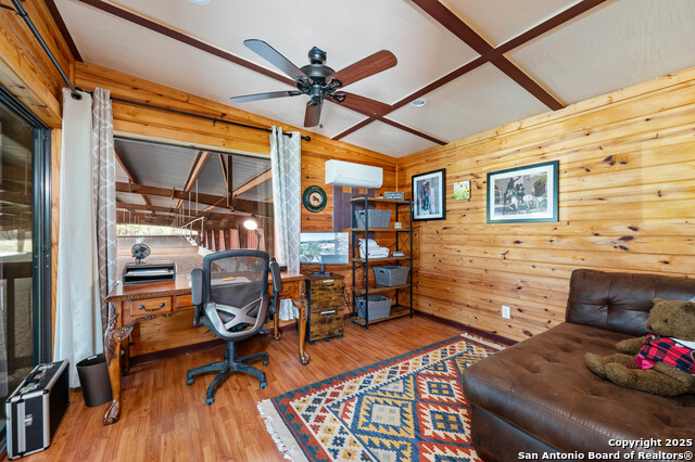 Image 19 of 53 For 728 Upper Moffett