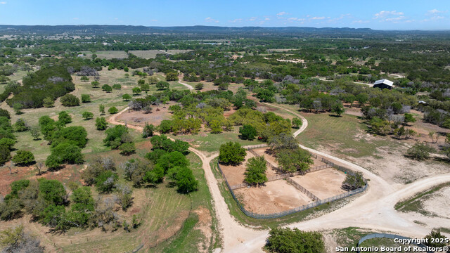Image 23 of 53 For 728 Upper Moffett