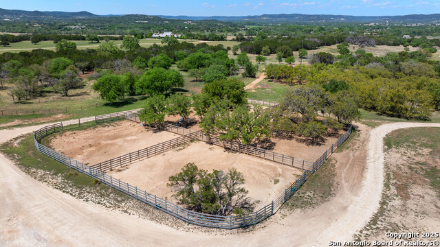Image 24 of 53 For 728 Upper Moffett