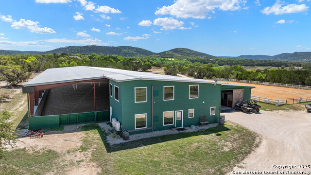 Image 4 of 53 For 728 Upper Moffett