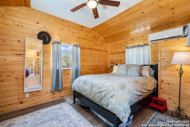 Image 46 of 53 For 728 Upper Moffett