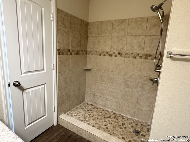Image 13 of 18 For 5015 Everett Loop