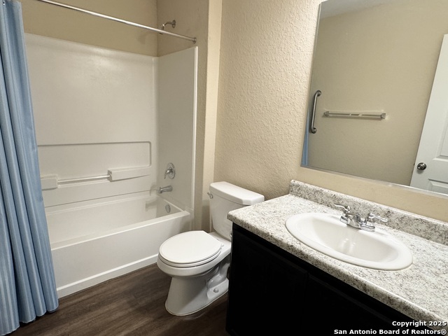 Image 16 of 18 For 5015 Everett Loop