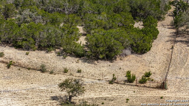 Listing photo id 8 for 3584 Privilege Creek