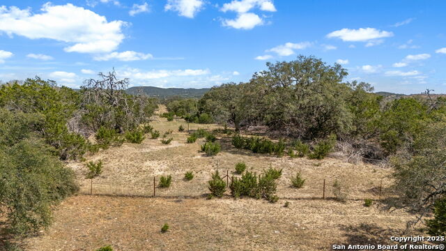 Listing photo id 9 for 3584 Privilege Creek