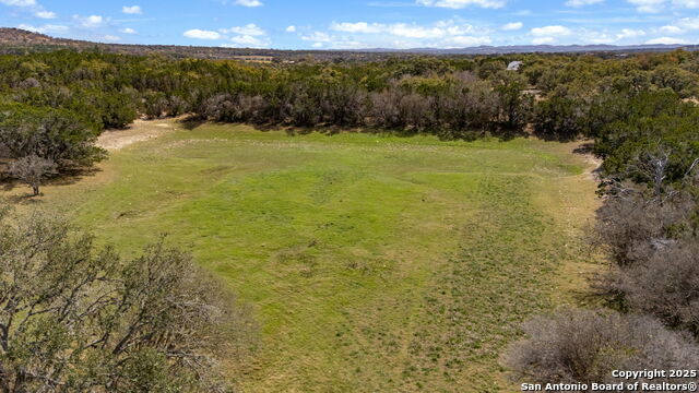 Listing photo id 11 for 3584 Privilege Creek