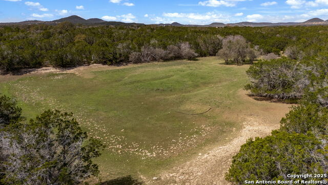 Listing photo id 12 for 3584 Privilege Creek