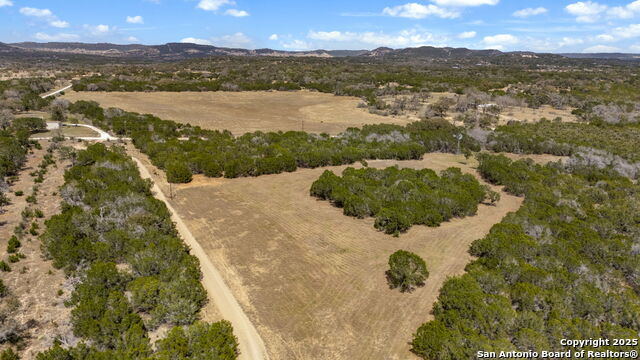 Listing photo id 16 for 3584 Privilege Creek