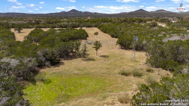 Listing photo id 21 for 3584 Privilege Creek