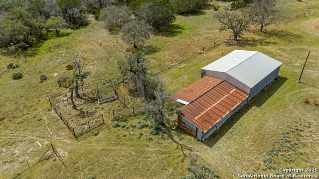 Listing photo id 32 for 3584 Privilege Creek