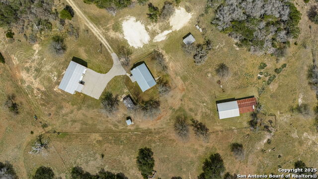 Listing photo id 33 for 3584 Privilege Creek