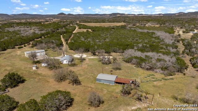 Listing photo id 2 for 3584 Privilege Creek