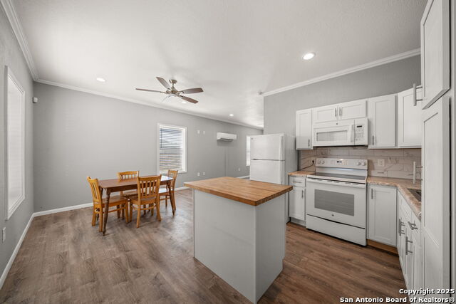 Listing photo id 55 for 3584 Privilege Creek