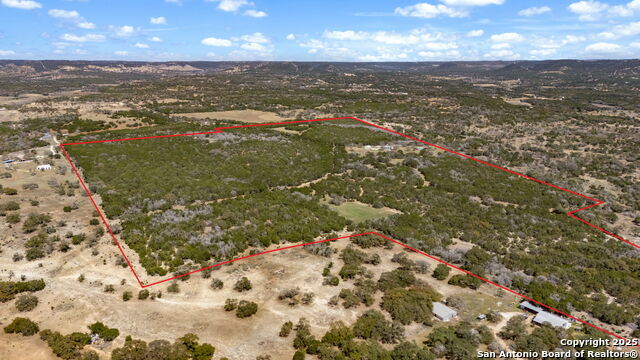 Listing photo id 7 for 3584 Privilege Creek