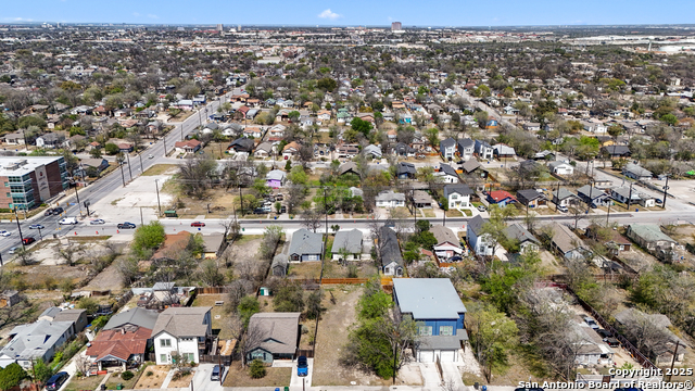 Listing photo id 3 for 1819 Montana St