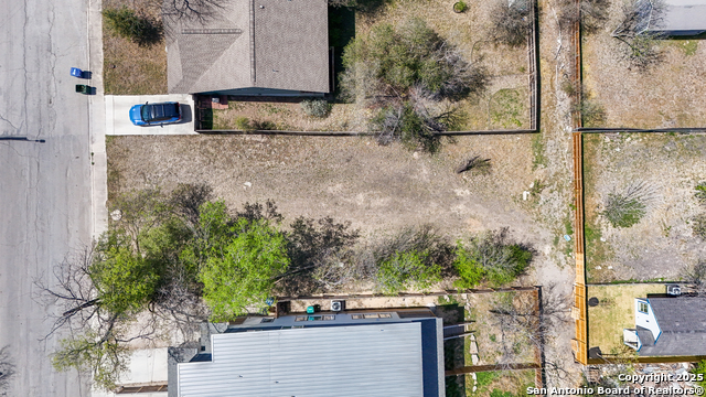 Listing photo id 5 for 1819 Montana St
