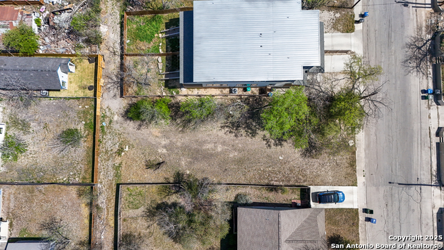 Listing photo id 6 for 1819 Montana St