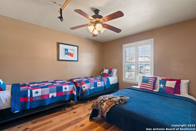 Image 14 of 19 For 421 Watts B5