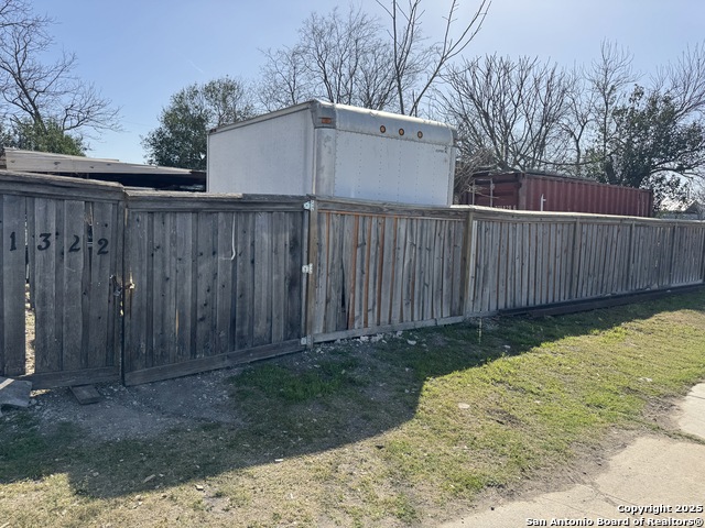 Listing photo id 3 for 1322 Sherman